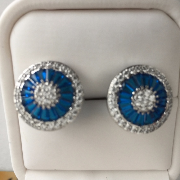 Atrend Jewelry - Sparkling Stud Royal Blue Round Earring